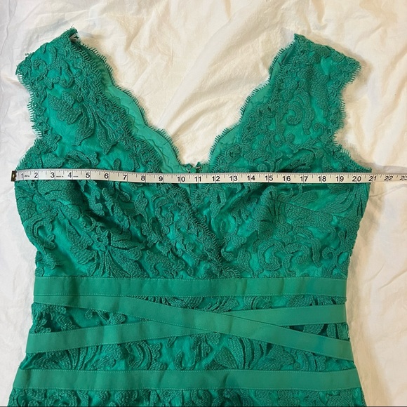 Tadashi Shoji Emerald Green V Neck Lace Sheath Dress size 16 - Picture 9 of 16